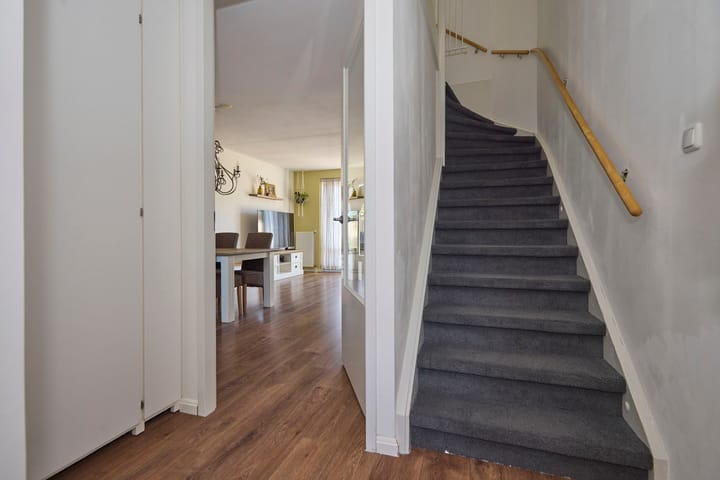 Tussenwoning te koop: Kunstgras 5, De Goorn