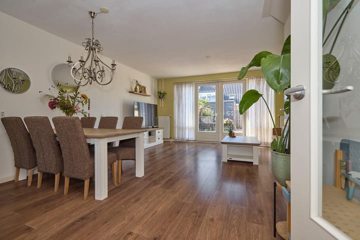 Tussenwoning te koop: Kunstgras 5, De Goorn