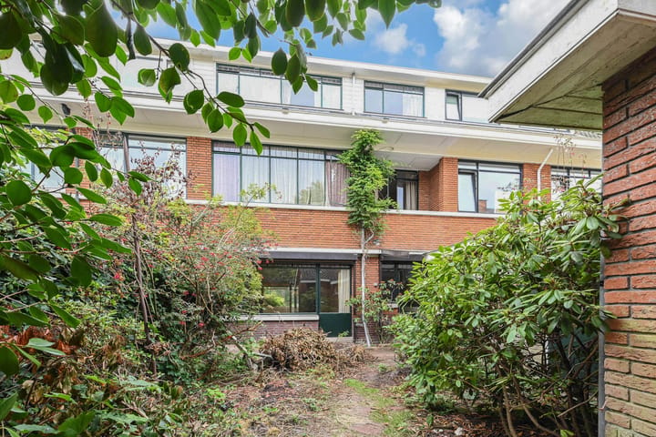 Tussenwoning te koop: Van Ouwenlaan 32, 'S-Gravenhage