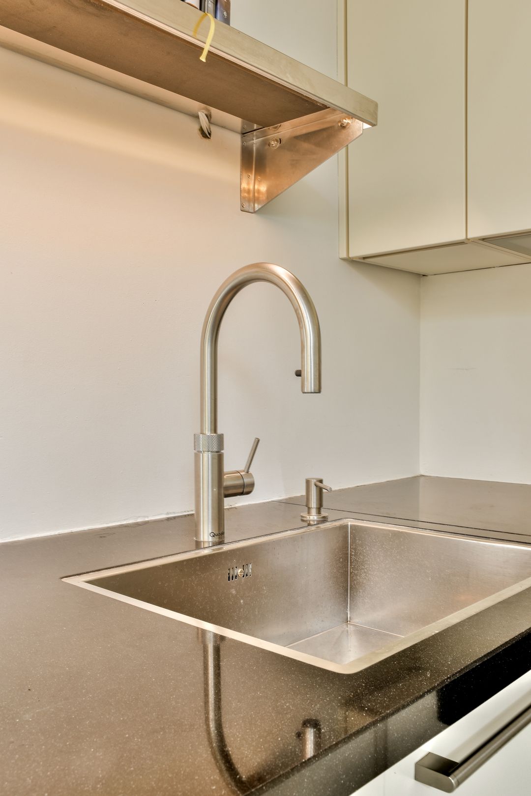 Photo 13 of Lizzy Ansinghstraat 60