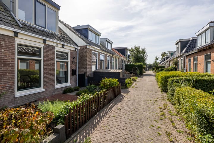 Twee-onder-één-kap te koop: Uniabuert 18, Stiens