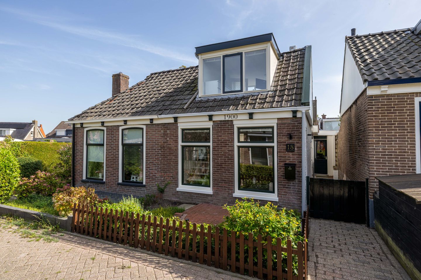 Foto 1 van Uniabuert 18