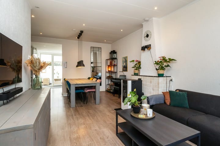 Tussenwoning te koop: Hilvertsweg 13, Hilversum