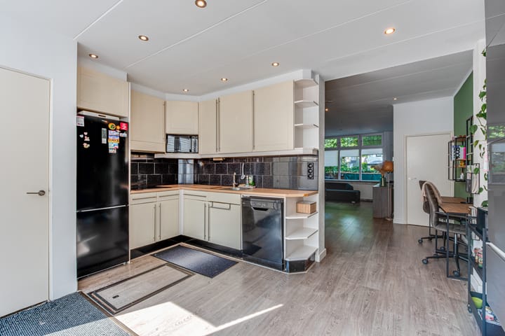 Tussenwoning te koop: Hilvertsweg 13, Hilversum