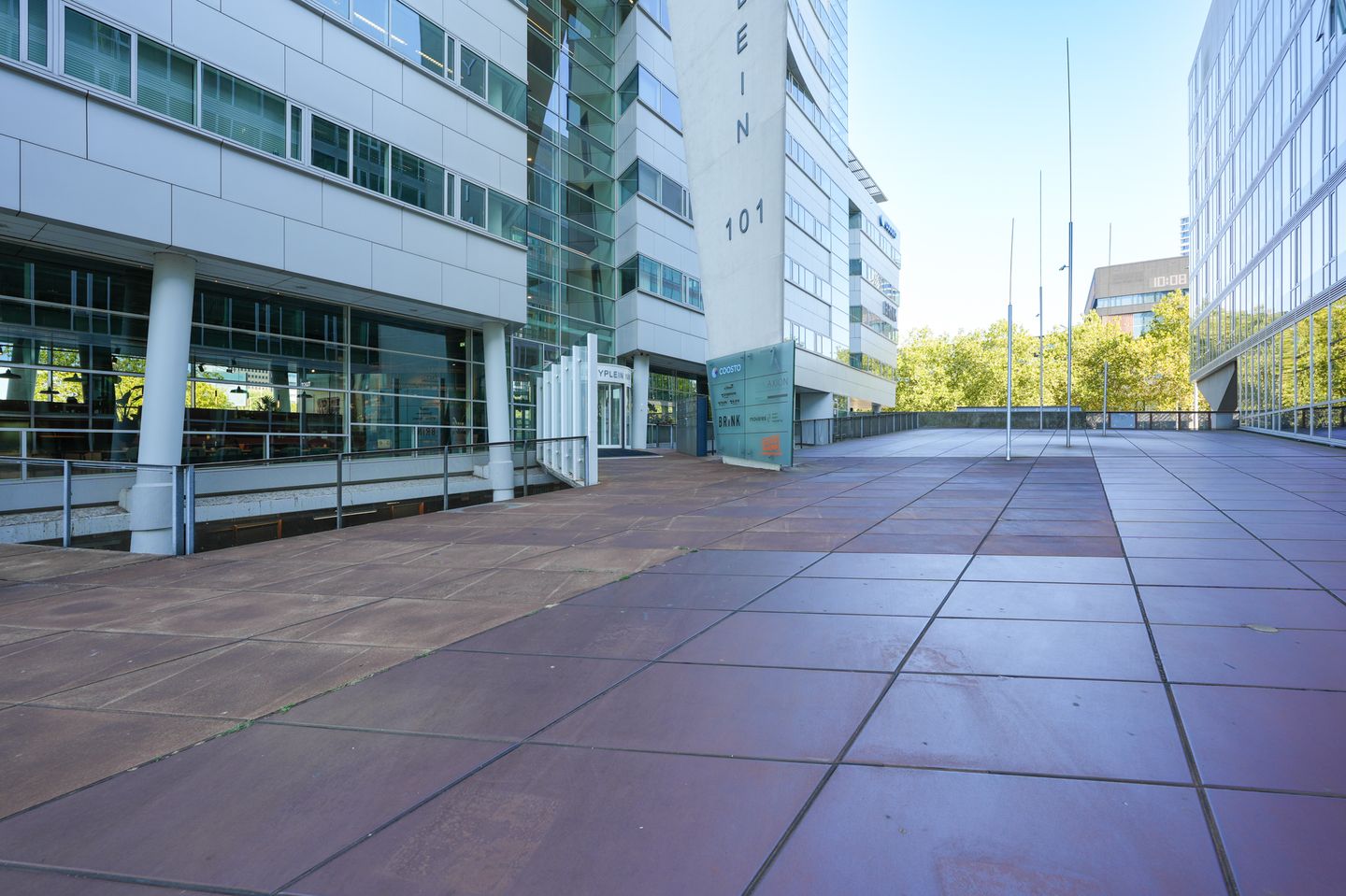 Bekijk foto 3 van Kennedyplein 101