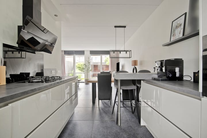 Tussenwoning te koop: Minorcalaan 27, Barneveld