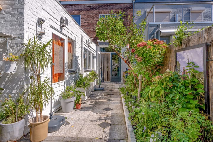 Tussenwoning te koop: Kerkhofweg 82, Breda