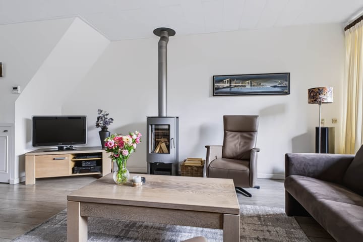 Tussenwoning te koop: Neerijnen 10, Barneveld
