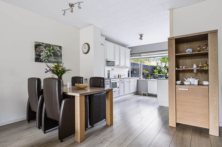 Tussenwoning te koop: Neerijnen 10, Barneveld