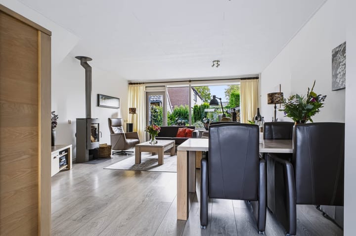 Tussenwoning te koop: Neerijnen 10, Barneveld