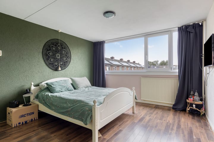 Tussenwoning te koop: Straat Soenda 75, Veendam