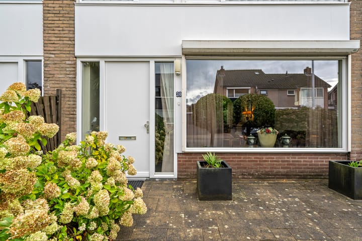 Twee-onder-één-kap te koop: Van Hoffenlaan 30, Bennekom