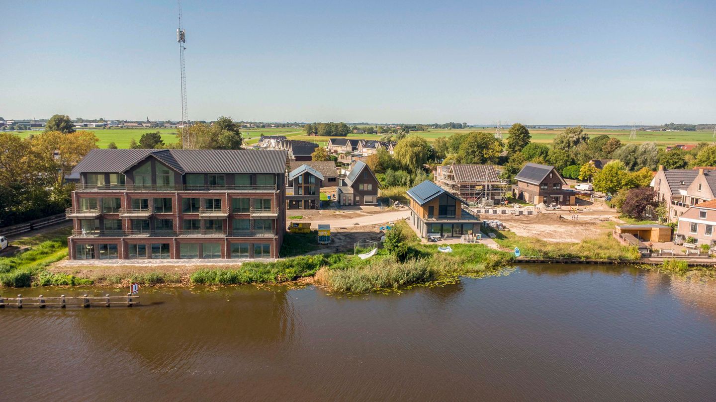 Foto 1 van Westeinde - De Whaa kavels aan vaarwater