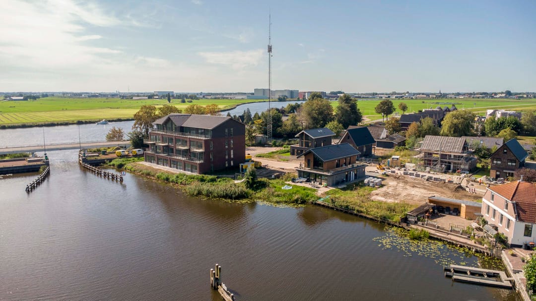 Foto 2 van Westeinde - De Whaa kavels aan vaarwater