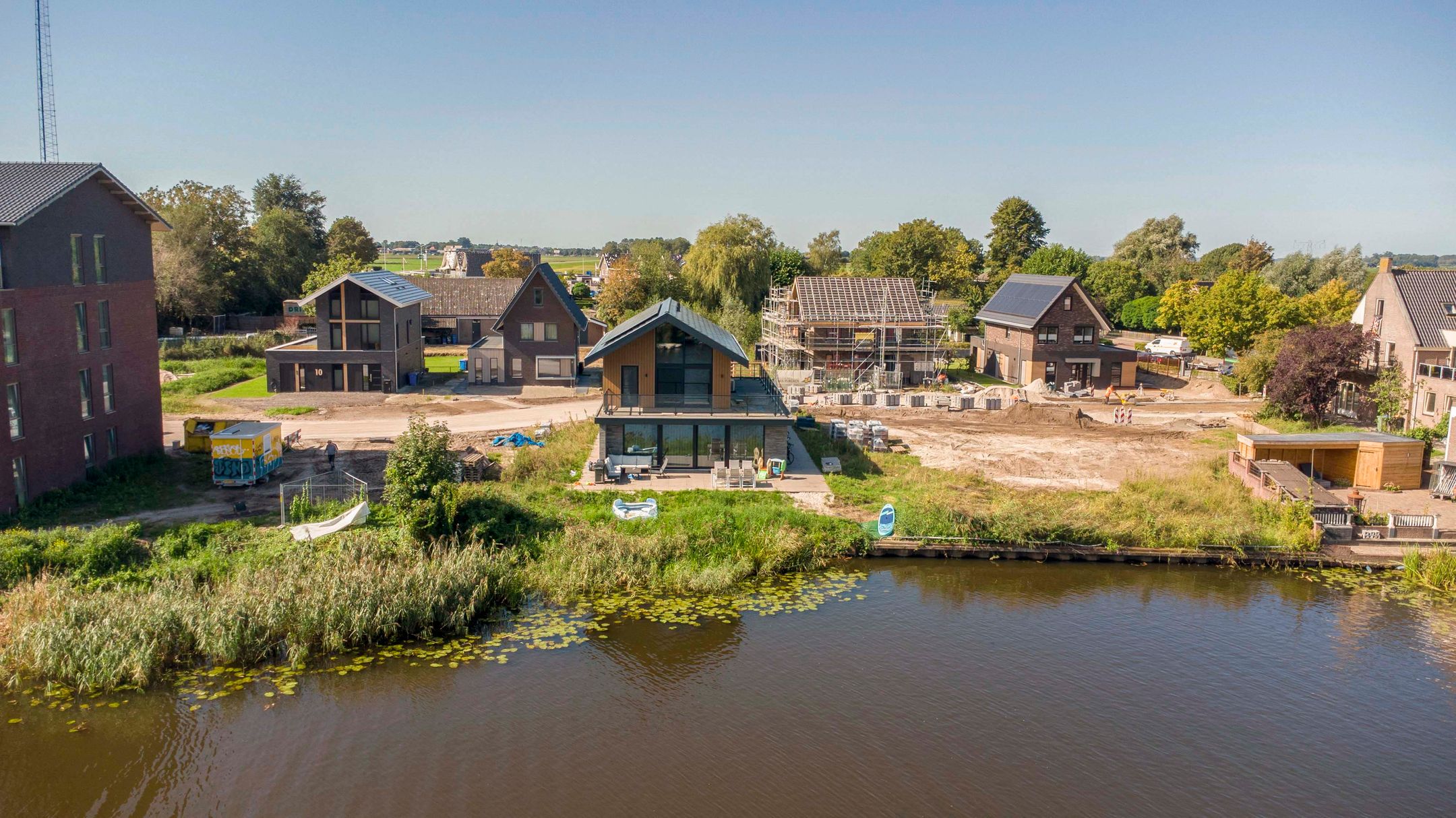 Foto 6 van Westeinde - De Whaa kavels aan vaarwater