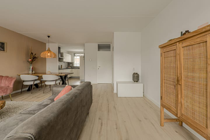 Tussenwoning te koop: Buitenerf 52, Breda