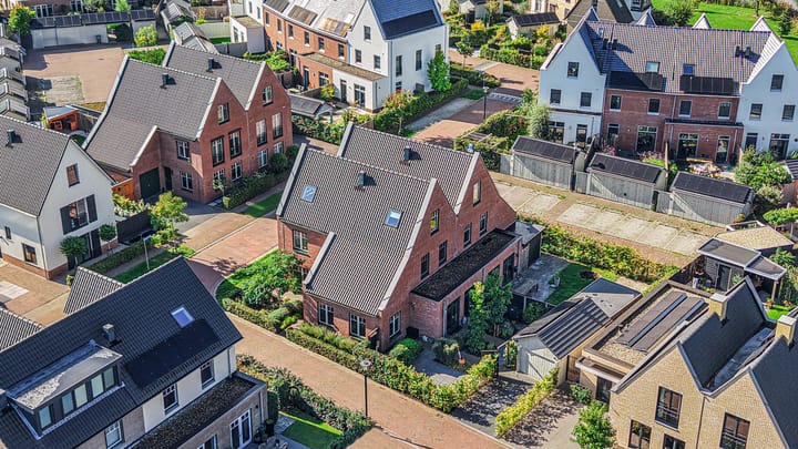 Twee-onder-één-kap te koop: De Haarhof 4, Hoevelaken