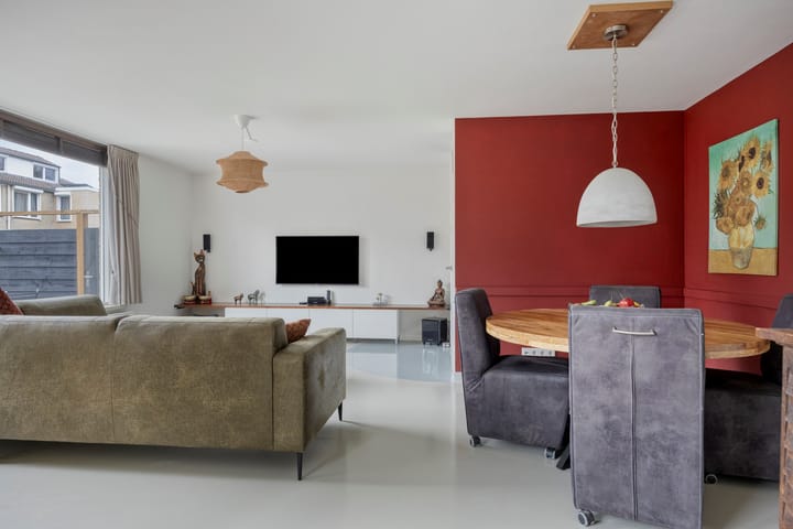 Tussenwoning te koop: Louise Michelstraat 5, Arnhem