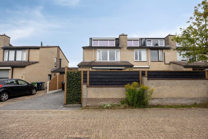 Tussenwoning te koop: Louise Michelstraat 5, Arnhem