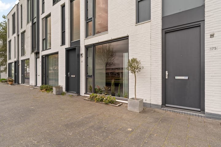 Tussenwoning te koop: Korfoepad 175, Rotterdam