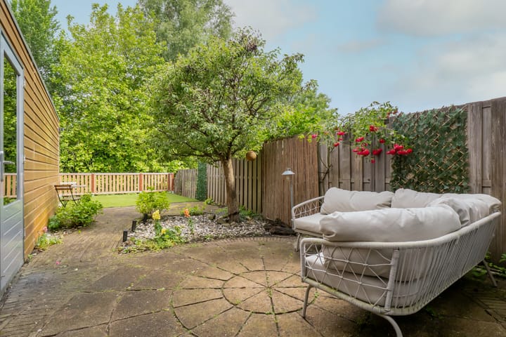 Tussenwoning te koop: John Raedeckerhof 7, Hoorn