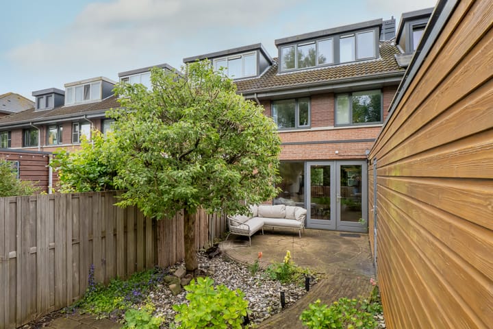 Tussenwoning te koop: John Raedeckerhof 7, Hoorn