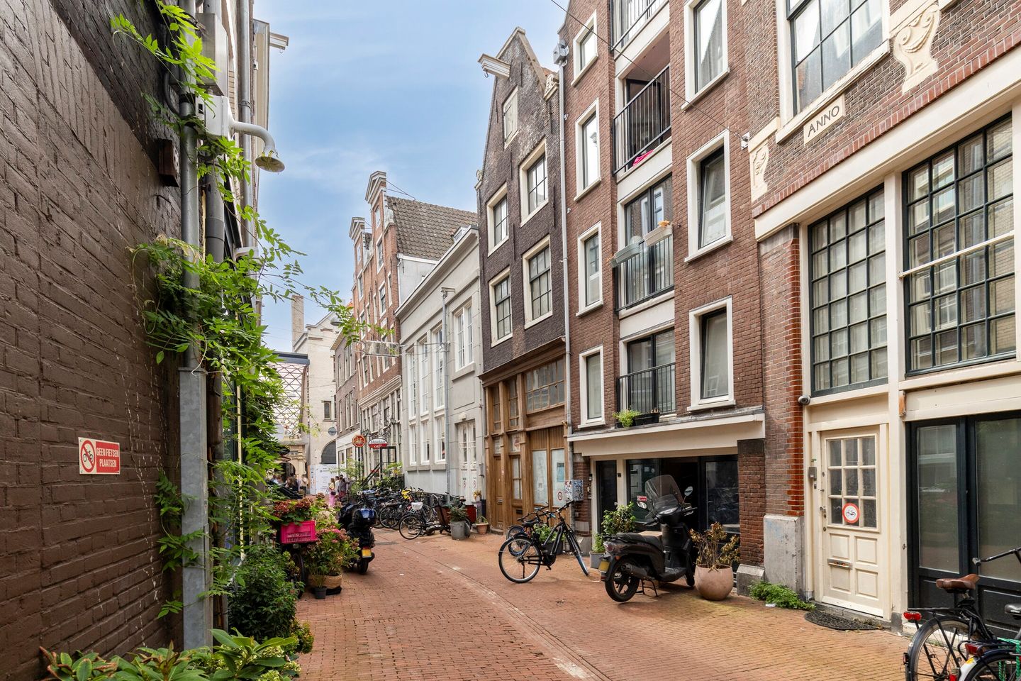 View photo 4 of Voetboogstraat 20-1