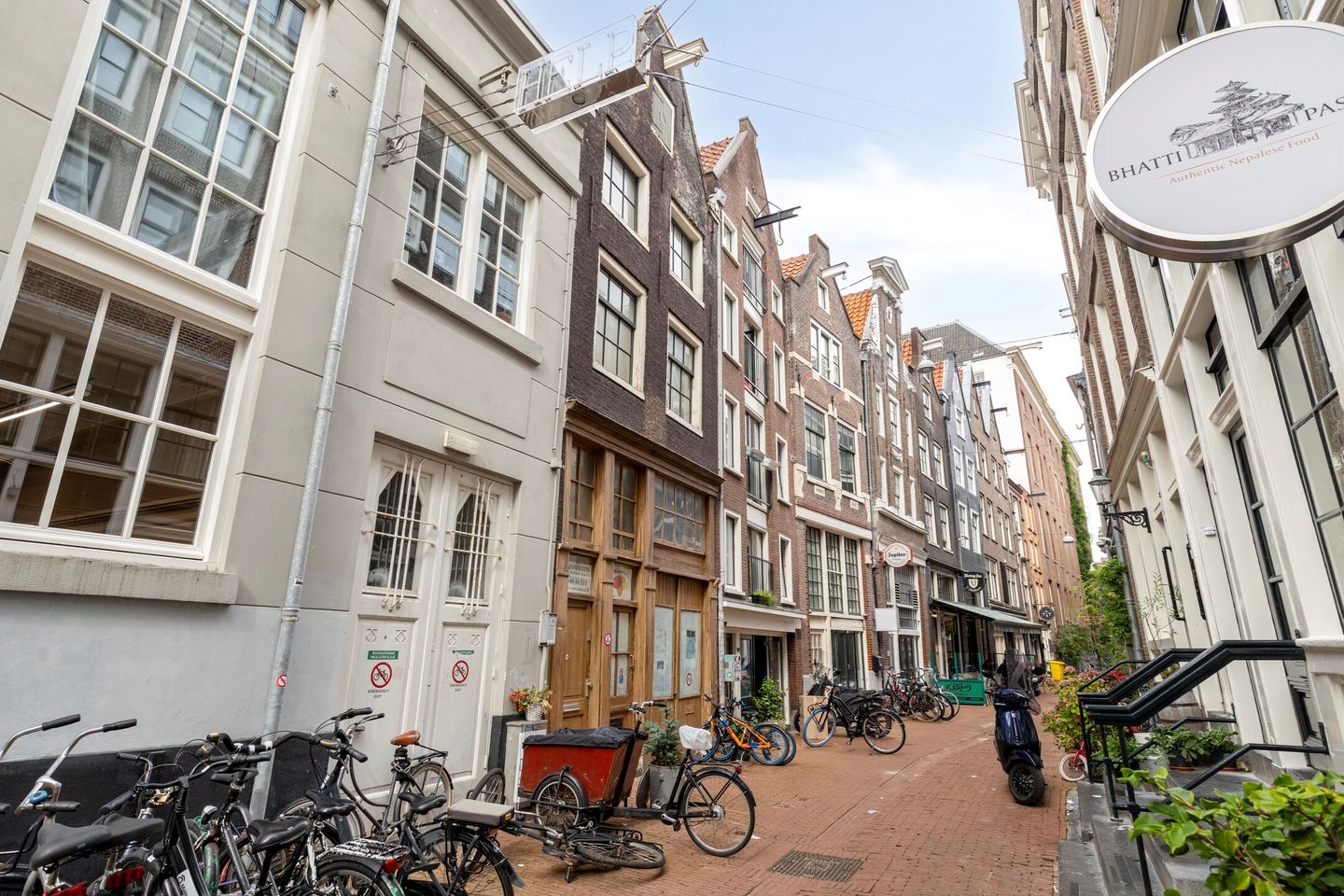 View photo 2 of Voetboogstraat 20-1