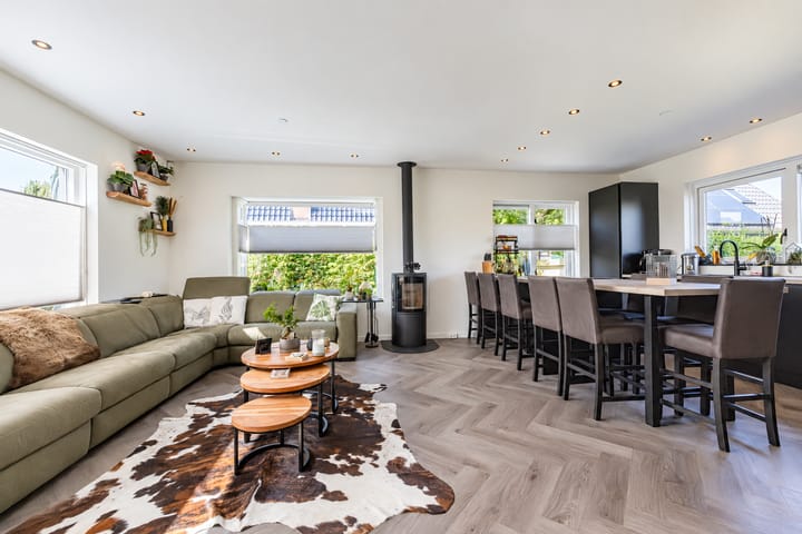 Vrijstaande woning te koop: Oudhuijzerweg 43, Wilnis