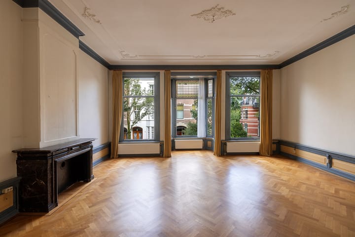 Photo 2 of Van Eeghenstraat 117-B