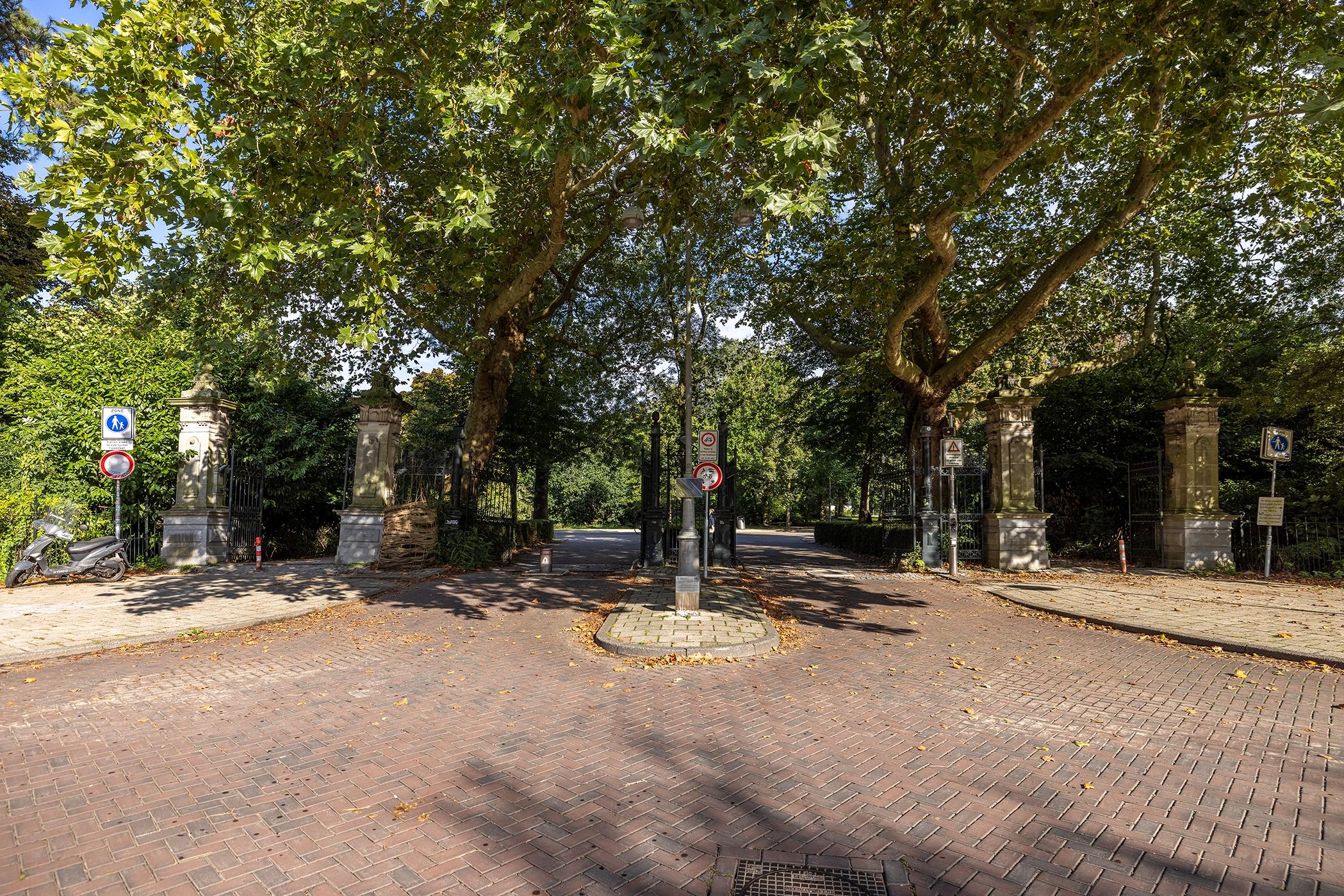 Photo 9 of Van Eeghenstraat 117-B