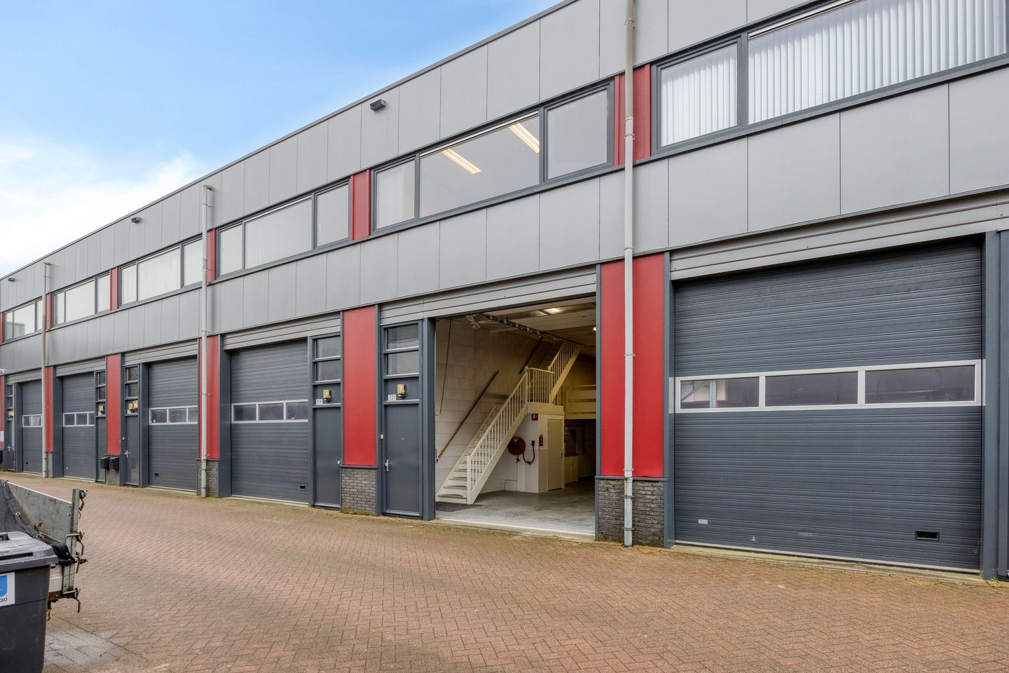 Bekijk foto 2 van Van 't Hoffstraat 121