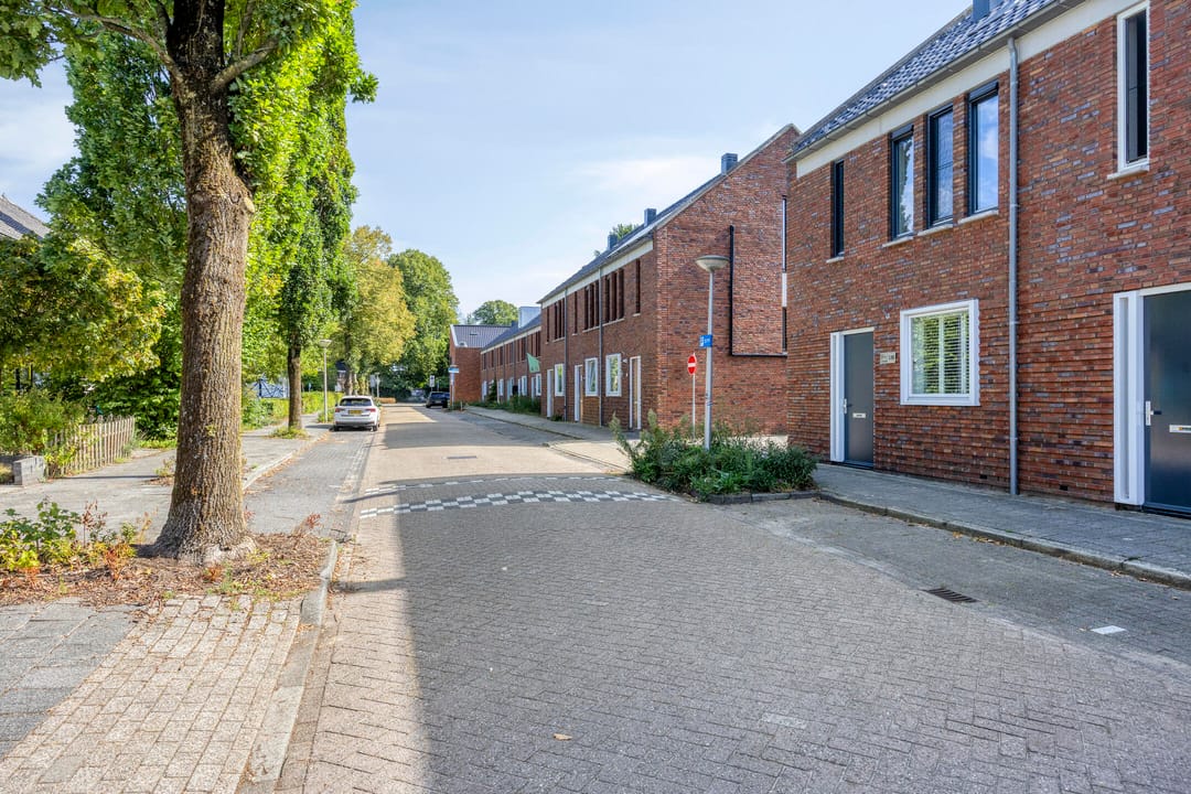 Photo 38 of Stuiverstraat 1-M