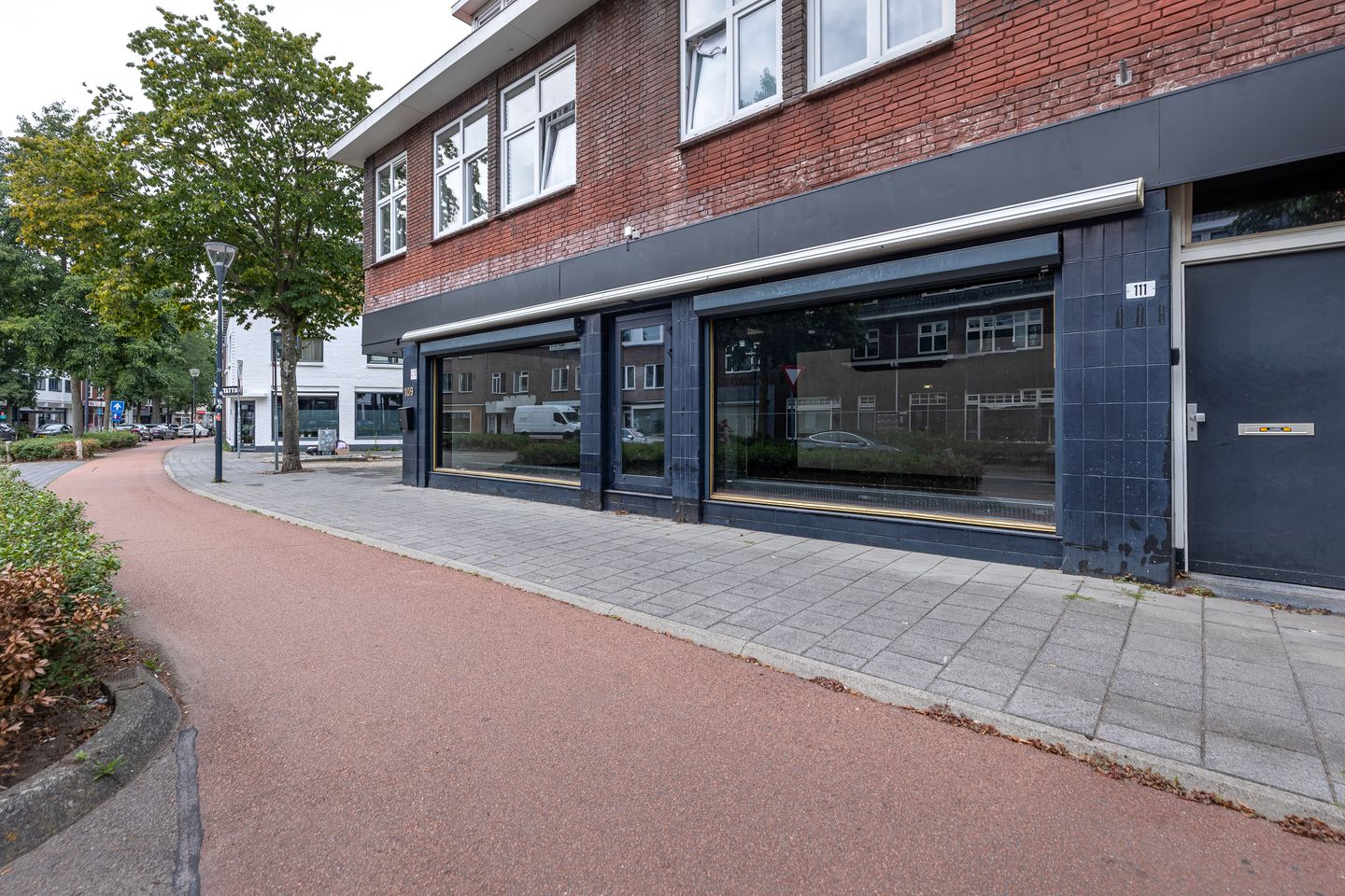 View photo 2 of Leenderweg 109