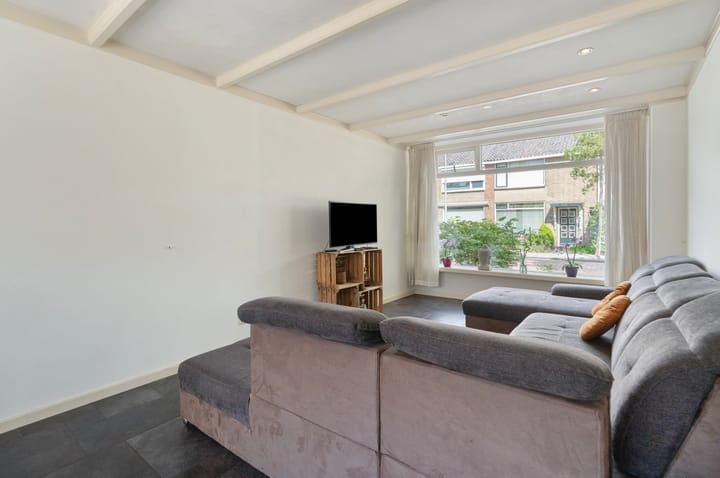 Tussenwoning te koop: Abel Tasmanstraat 8, Maasdijk