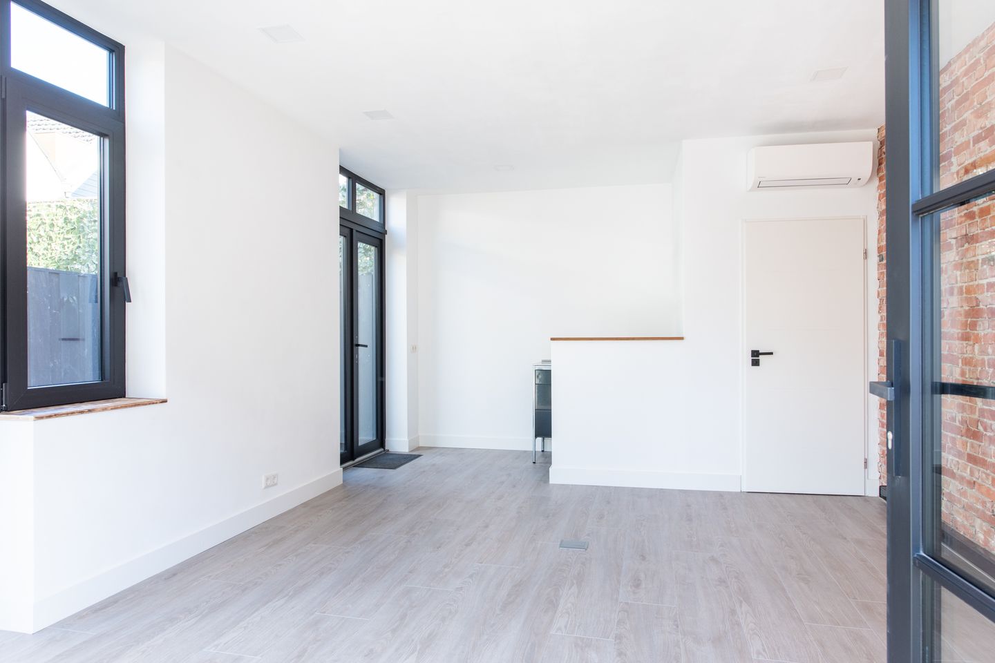 View photo 3 of van Duijvenvoordestraat 76-A