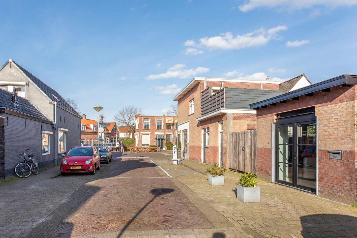 View photo 2 of van Duijvenvoordestraat 76-A