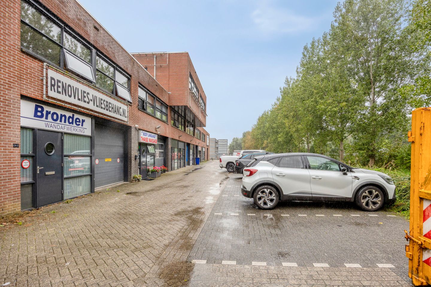View photo 2 of Parallelweg 124-17