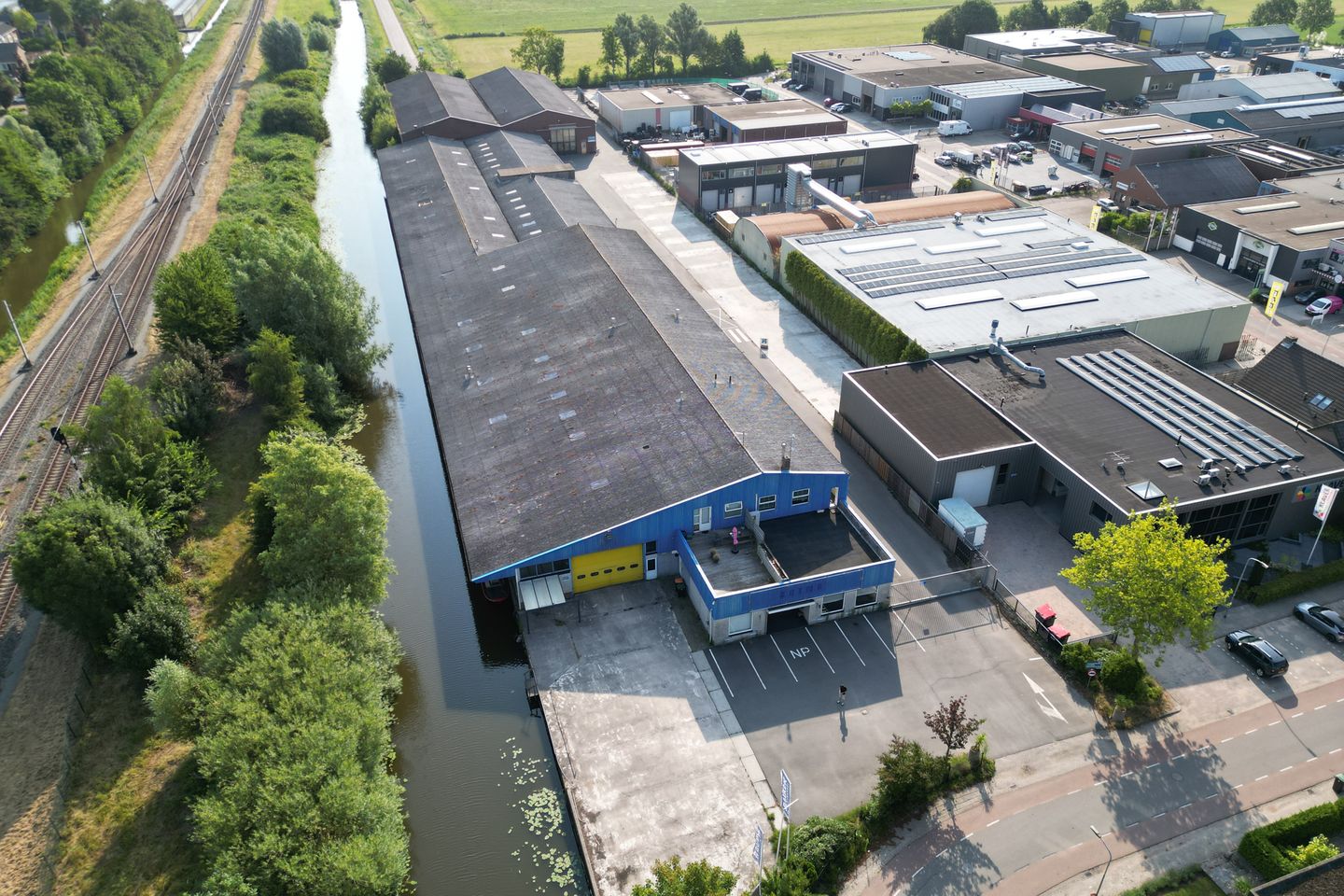 View photo 3 of Oosterwijzend 1-A