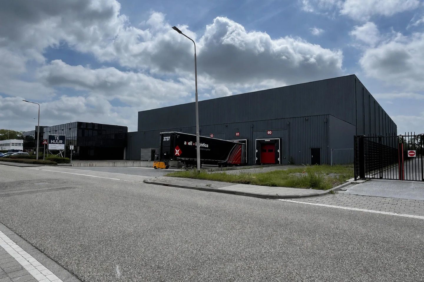 Bekijk foto 2 van Hermelijnweg 7