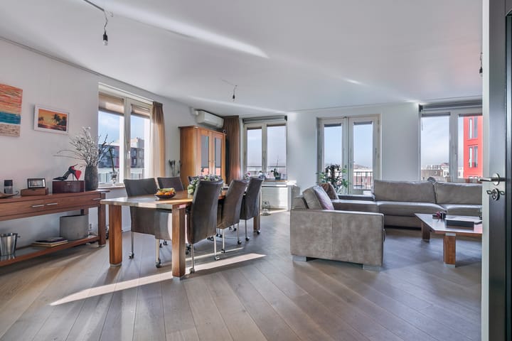 Appartement te koop: Beneluxlaan 669, Almere
