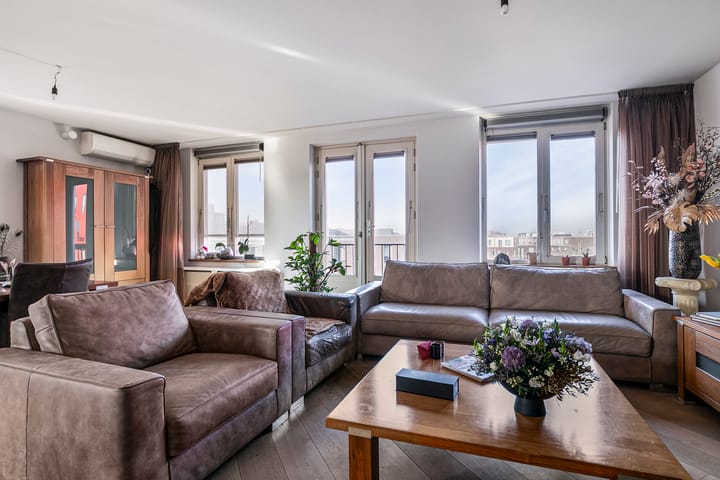 Appartement te koop: Beneluxlaan 669, Almere