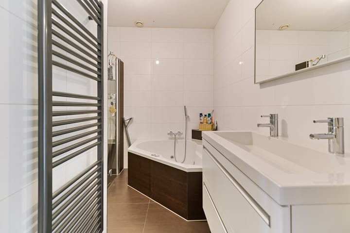 Appartement te koop: Beneluxlaan 669, Almere