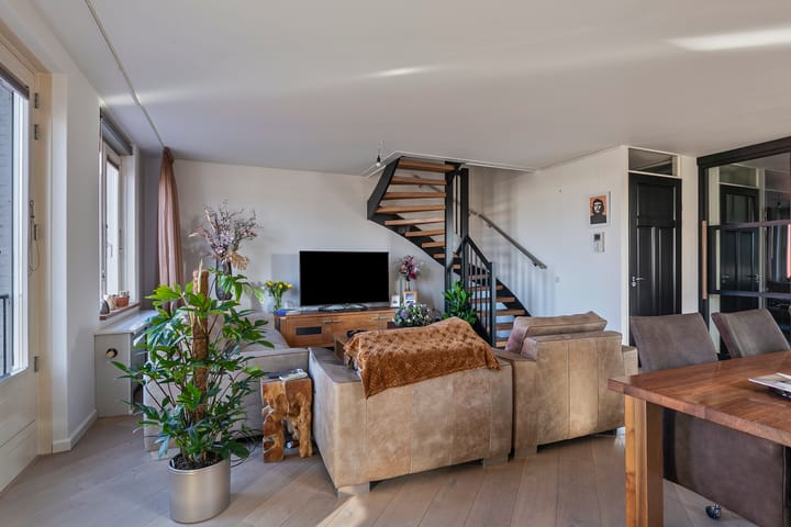 Appartement te koop: Beneluxlaan 669, Almere