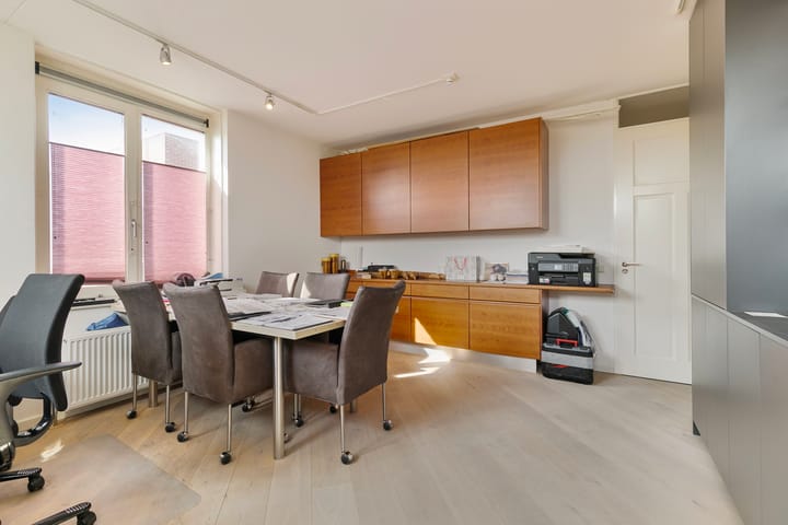 Appartement te koop: Beneluxlaan 669, Almere