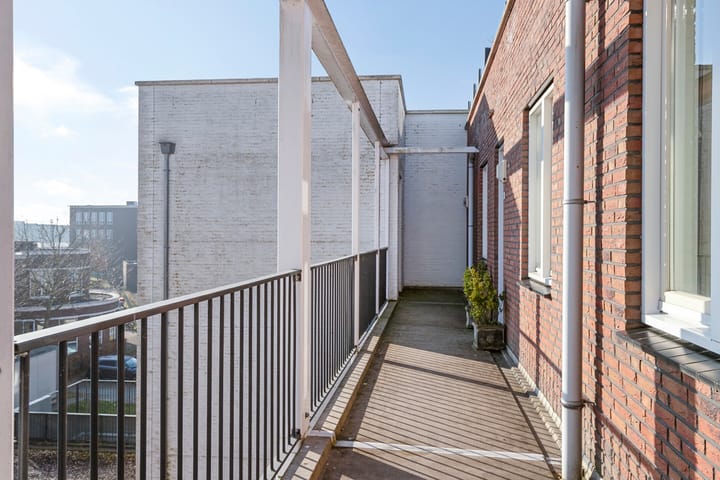Appartement te koop: Beneluxlaan 669, Almere