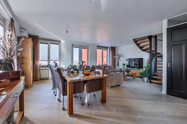 Appartement te koop: Beneluxlaan 669, Almere