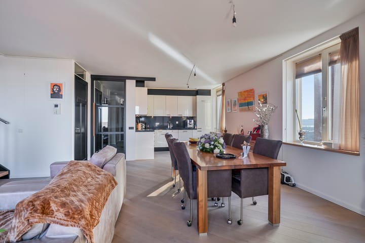 Appartement te koop: Beneluxlaan 669, Almere