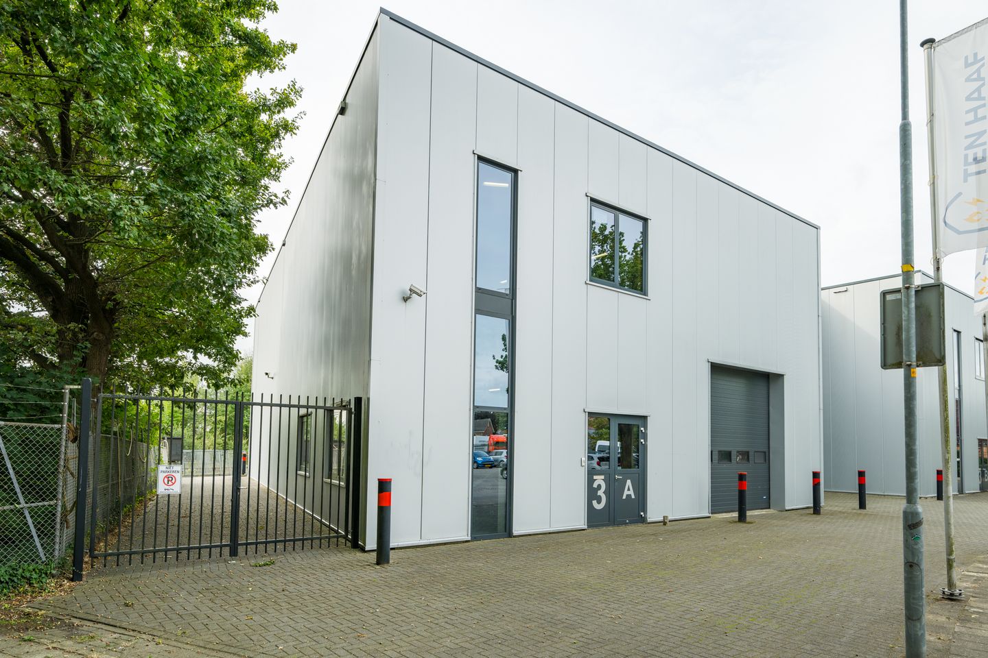 View photo 4 of Raphaëlstraat 3