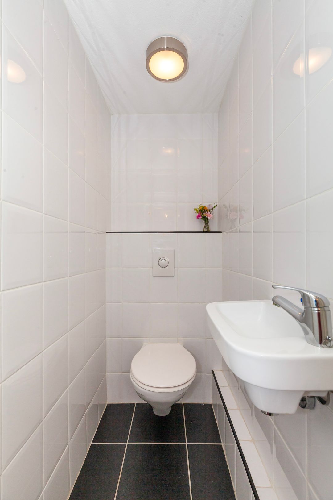 Photo 32 of Leliestraat 37